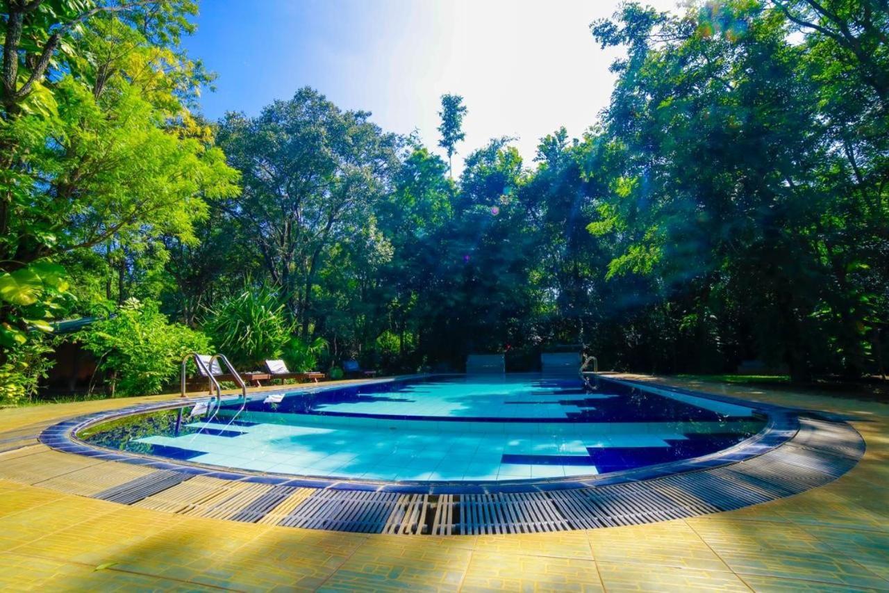 Jays Holiday Resort Habarana Esterno foto