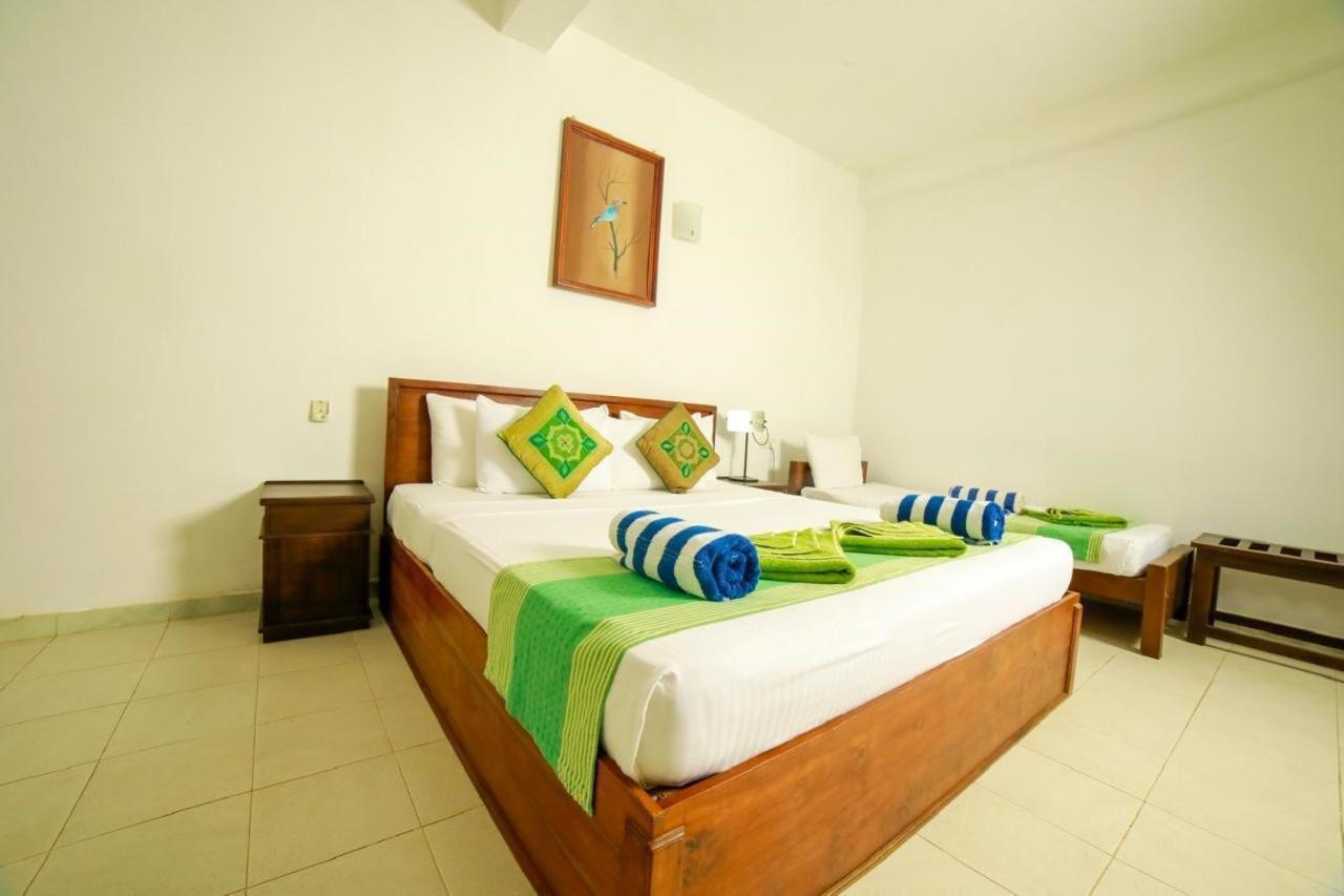 Jays Holiday Resort Habarana Esterno foto