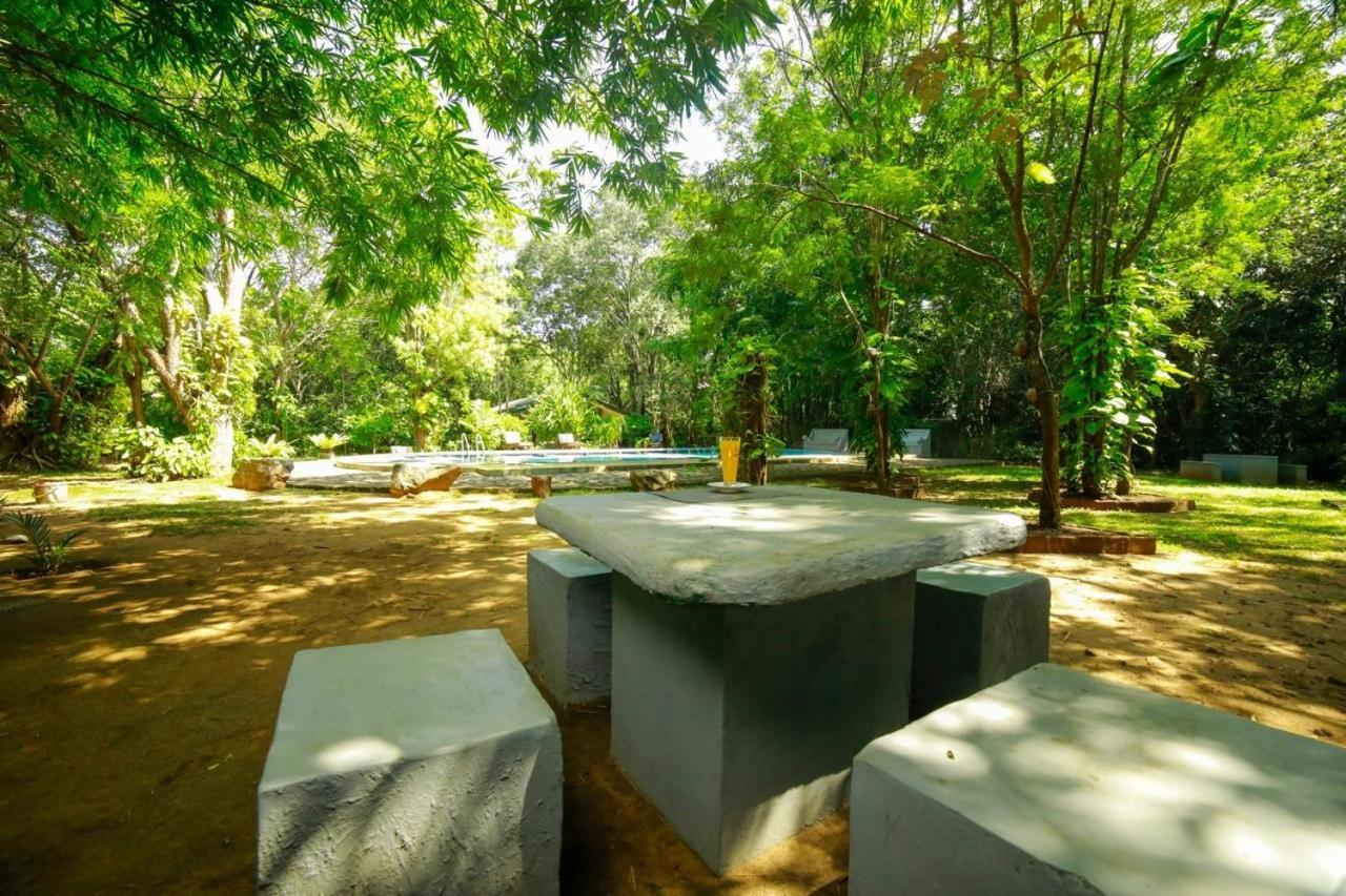 Jays Holiday Resort Habarana Esterno foto