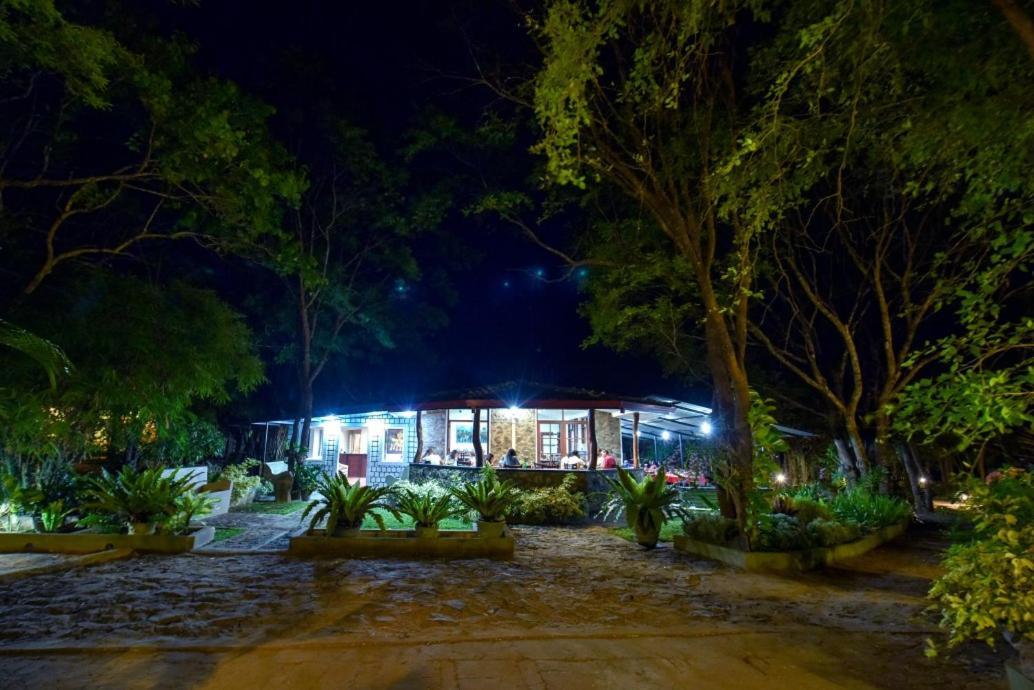 Jays Holiday Resort Habarana Esterno foto