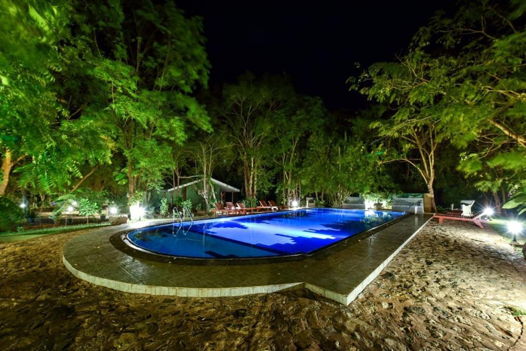 Jays Holiday Resort Habarana Esterno foto