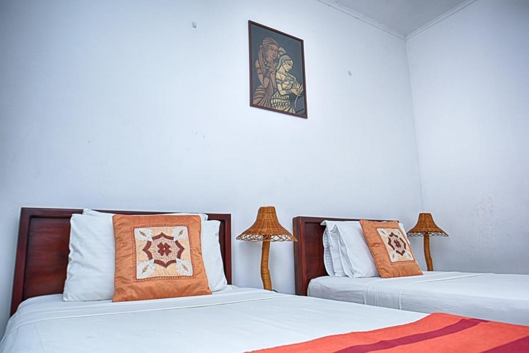Jays Holiday Resort Habarana Esterno foto