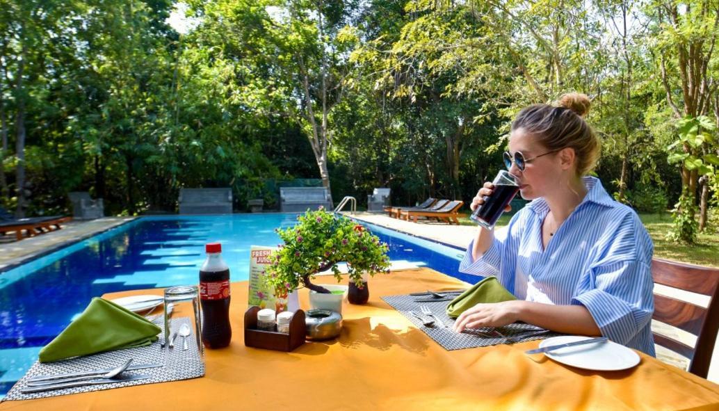 Jays Holiday Resort Habarana Esterno foto