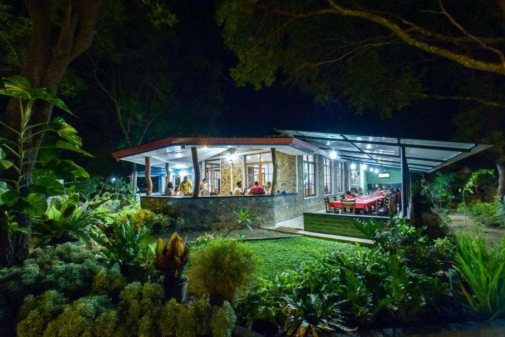 Jays Holiday Resort Habarana Esterno foto