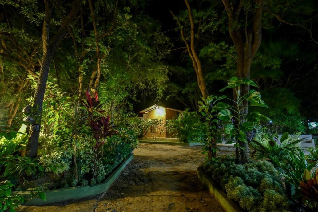 Jays Holiday Resort Habarana Esterno foto