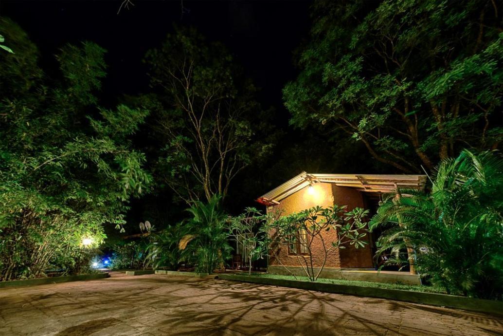 Jays Holiday Resort Habarana Esterno foto