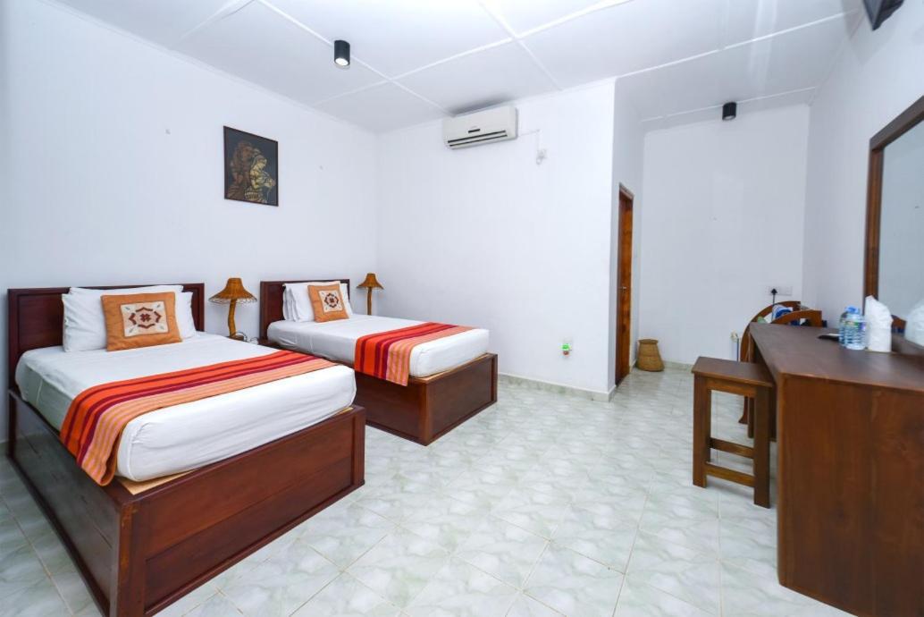 Jays Holiday Resort Habarana Esterno foto