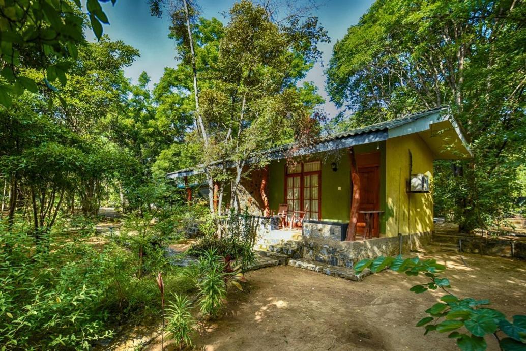 Jays Holiday Resort Habarana Esterno foto